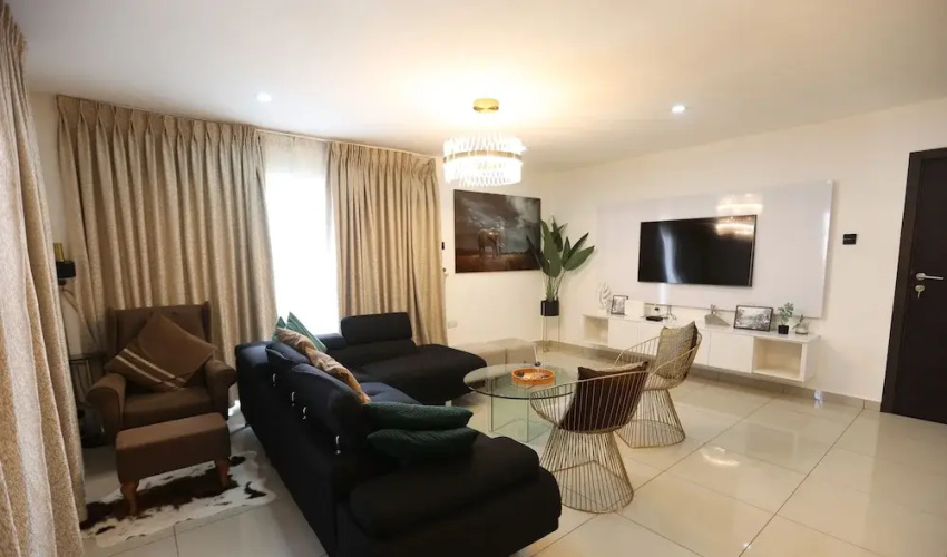Gallery Luxury Suites by Cozy