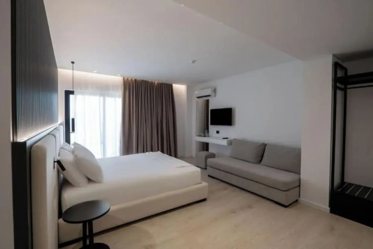 Standard Triple room with balcony
