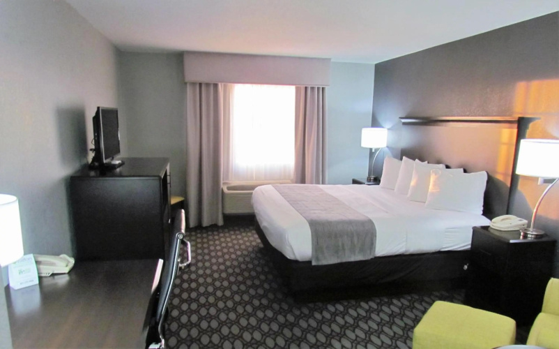 Oak Hill Inn & Suites