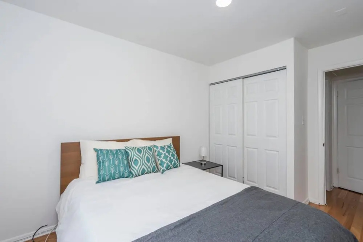 Perfect Downtown Apt w/ Free 2 Car Parking