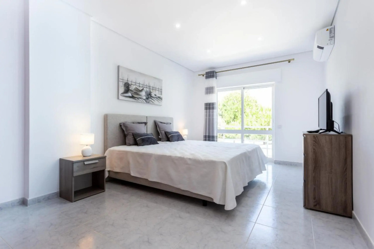 Downtown Lovers Home by Seewest