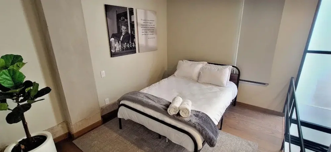 Deluxe Studio