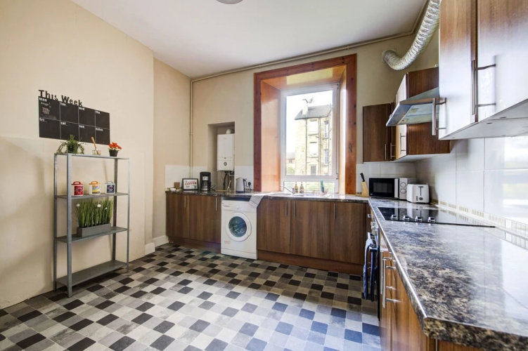 Perfectly Situated Glasgow 2 Bed Apartment