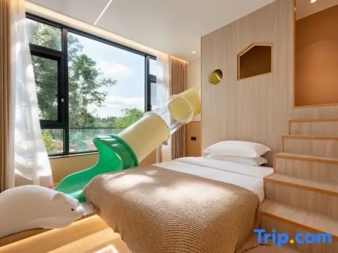 6 Bedrooms Villa
