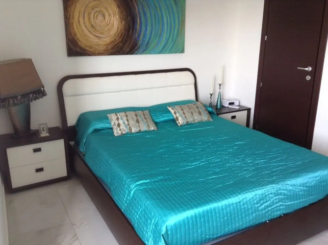 Luxury Seafront Apartment With Pool