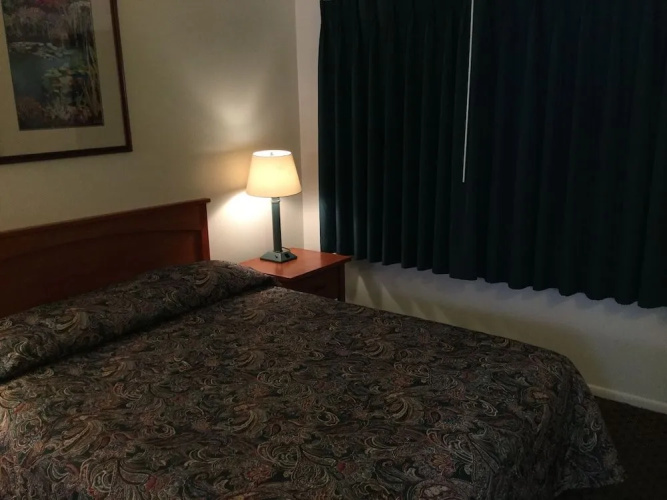 Cedar Lodge Motel