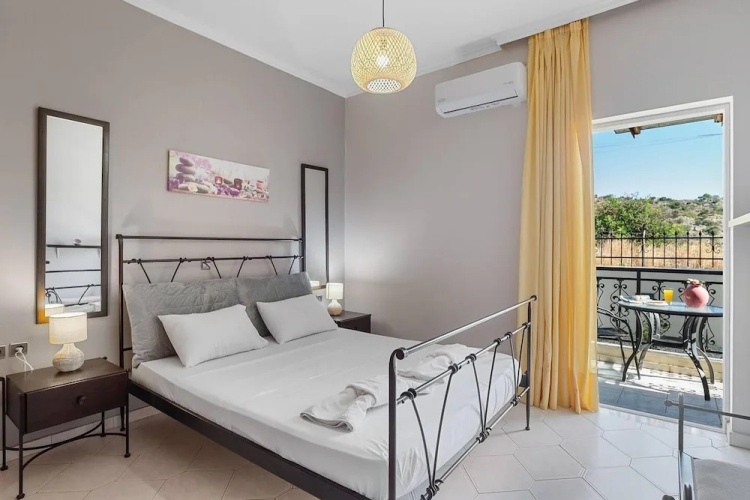 Superior Apartment - Overlooking Chania-with Pool