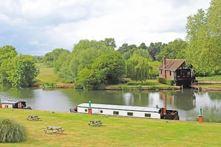 Shillingford Bridge Hotel