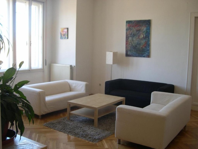 3 Bedrooms Apartment