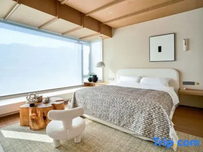 2 Bedrooms Suite