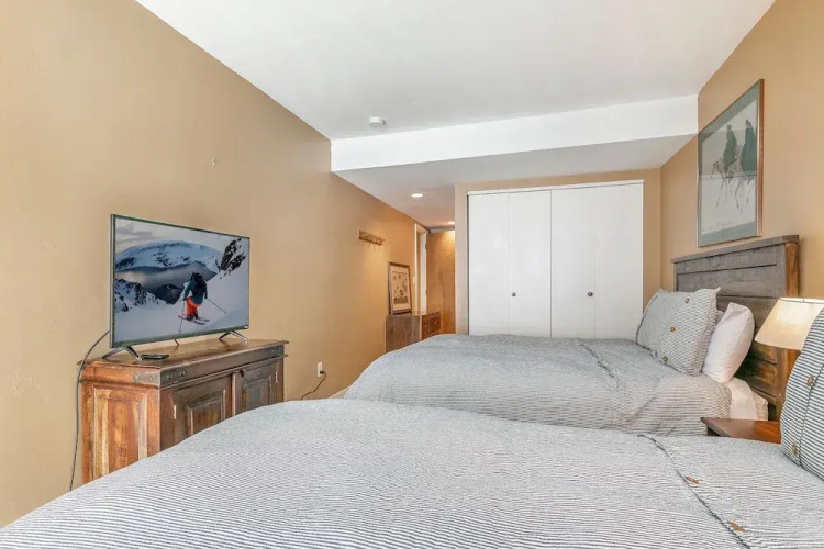 103 Fallridge Miniums 3 Bedroom Condo by RedAwning