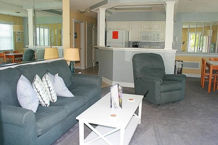 1107m 1 Bedroom Condo by Redawning
