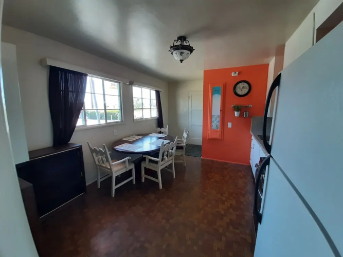 The New Star Motel with Studio-Kitchens: 1950s Extended-Stay Lodging and Retreat Center
