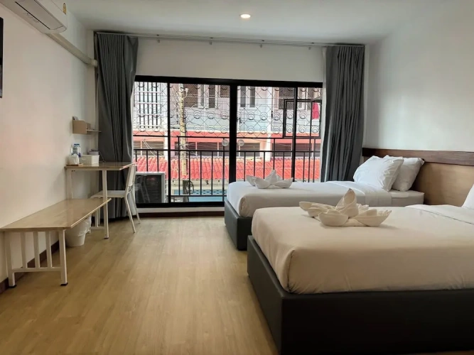 Standard Twin room with balcony
