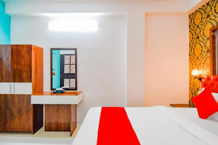 OYO Flagship 78811 Royal Palace
