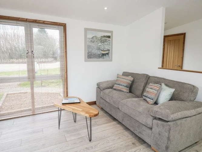 2 Meadow Retreat