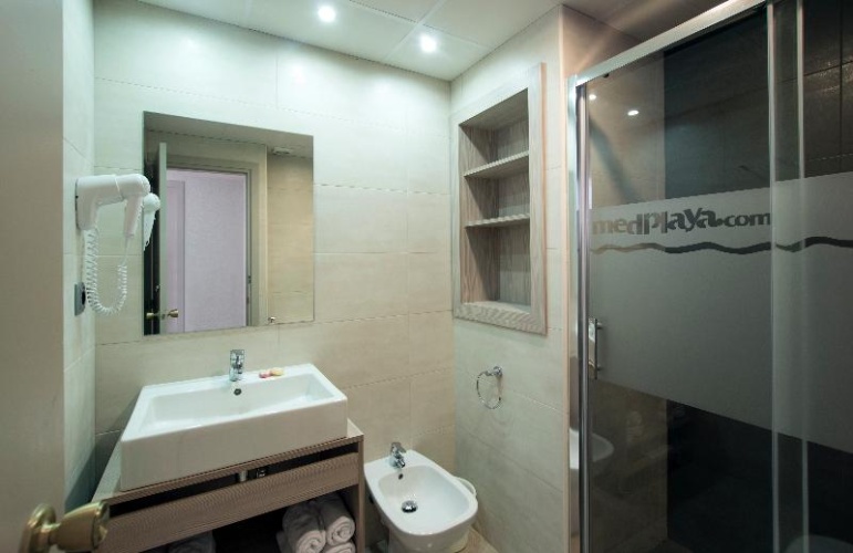 1 Bedroom Quadruple Apartment with balcony