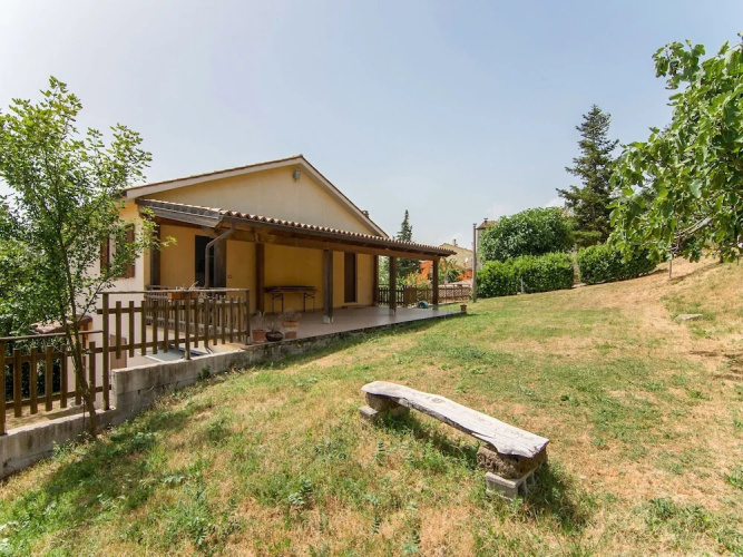 Belvilla by OYO Hillside Villa With Pool