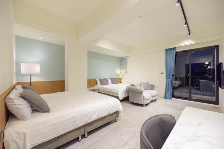 Standard Quadruple room with garden view