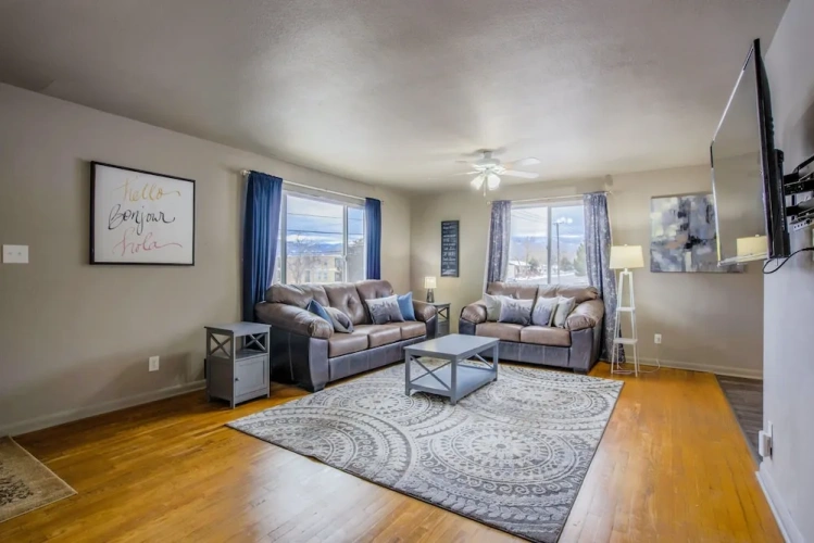 4 Bedrooms Cottage