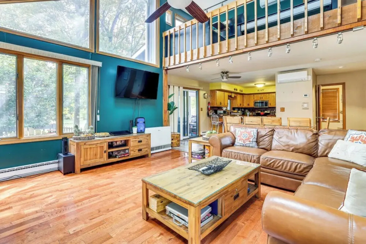 Lake Harmony Resort Home w/ Deck + Fire Pit!