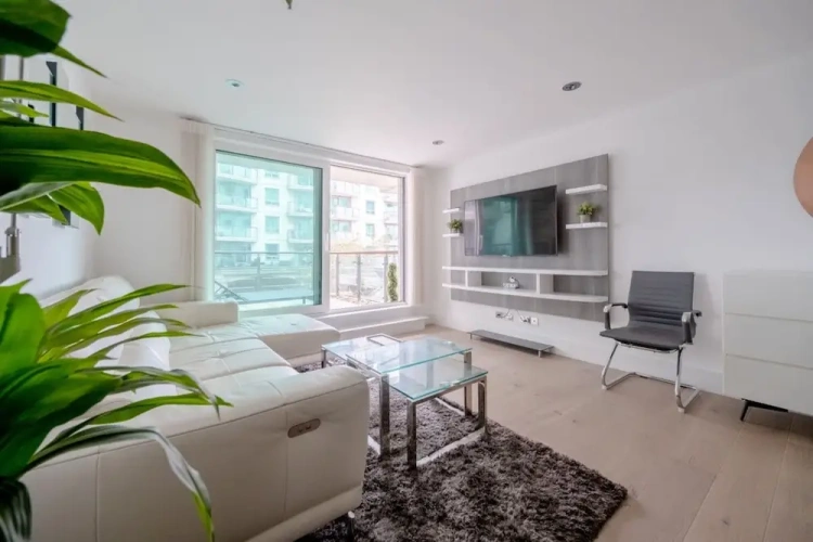 Apartment with balcony