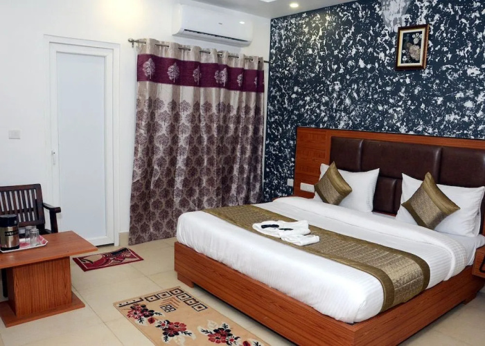 Hotel Noida Suites