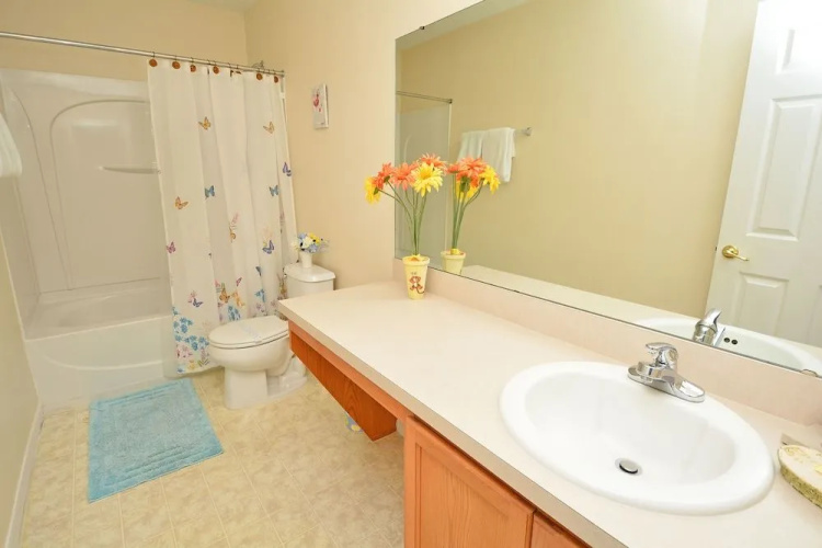 324AL Sunjammer 4 Br villa by RedAwning
