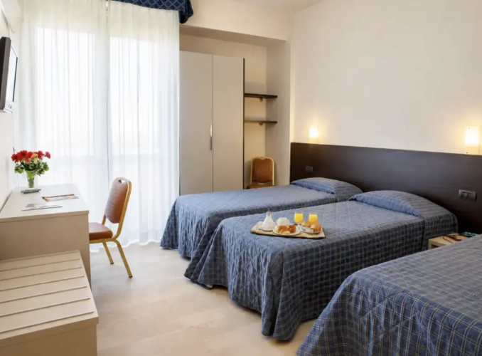 Standard Triple room