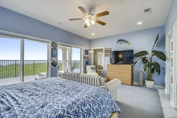 Incredible Views From Oceanfront 3 Bedroom  Townhouse by RedAwning
