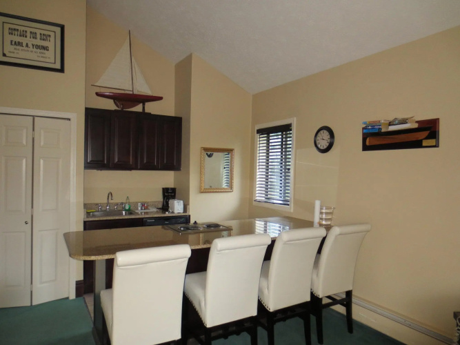 Pointes North Inn