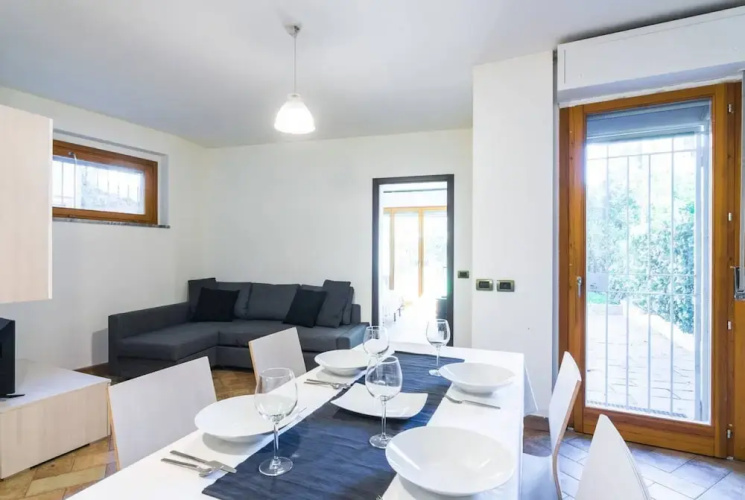 4 Bedroom Villa near Metro