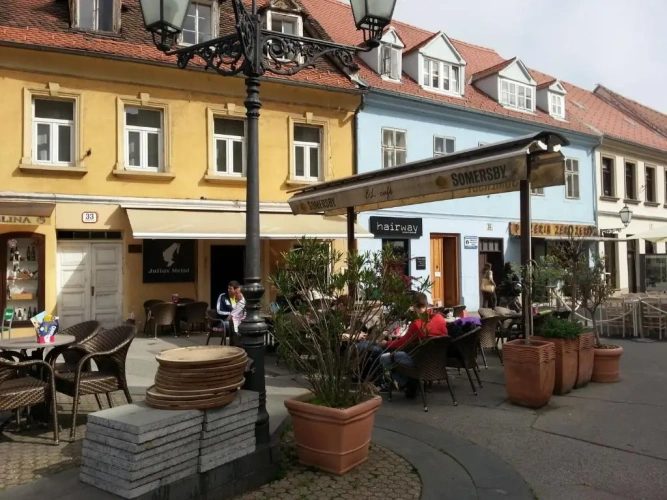 Deluxe Apartment