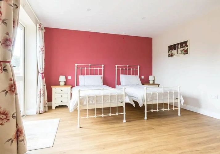 2 Bedrooms Cottage