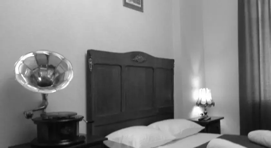 Patefon Rooms