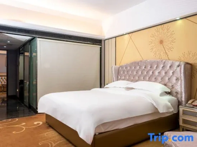Deluxe Triple Suite