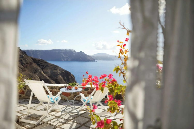 Lava Oia's