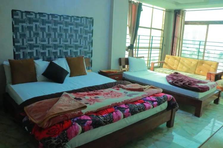 Standard Triple room
