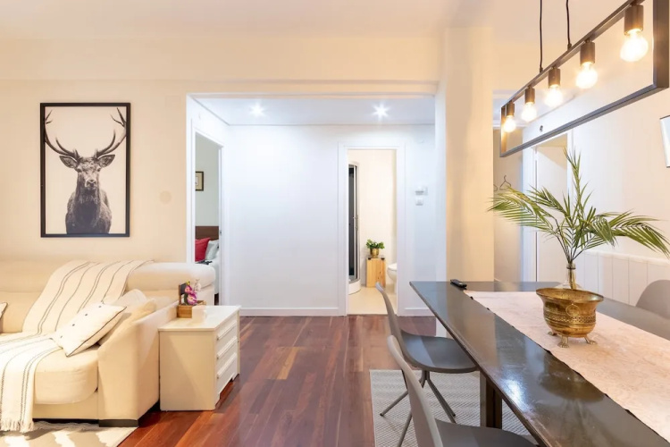 City Hall II apartment by Aston Rentals