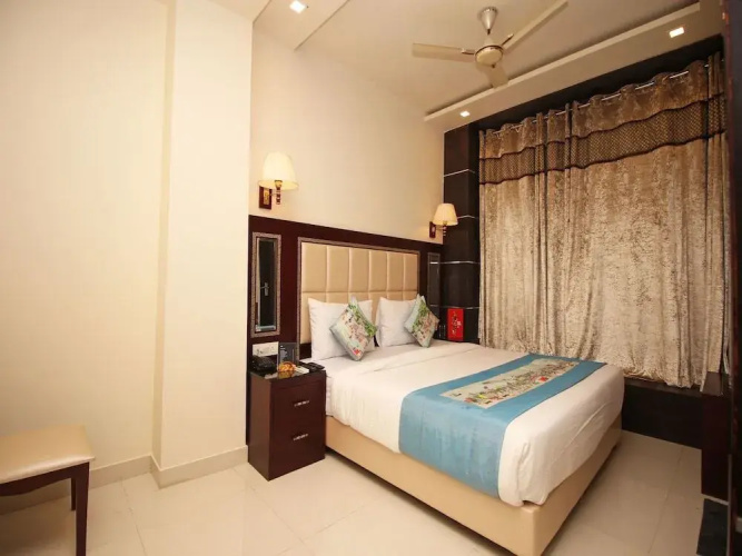 OYO Flagship 737 Paschim Vihar