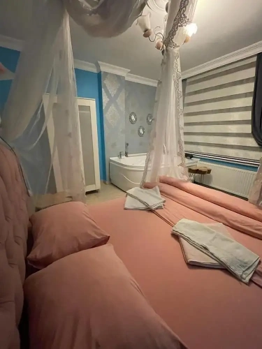 1 Bedroom Executive Suite with mountain view