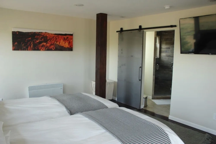 3 Bedrooms Luxury Cottage with river view