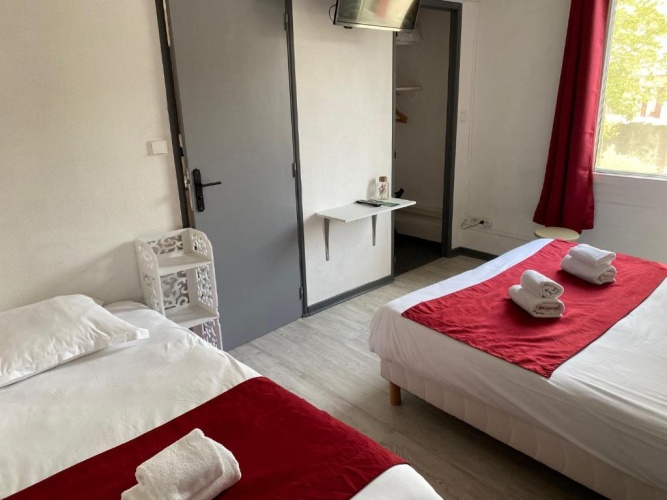 Standard Triple room