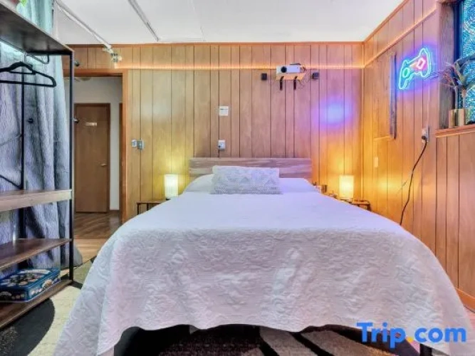 4 Bedrooms Apartment