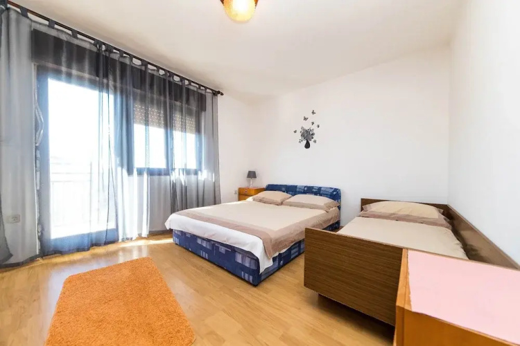Apartment Eni