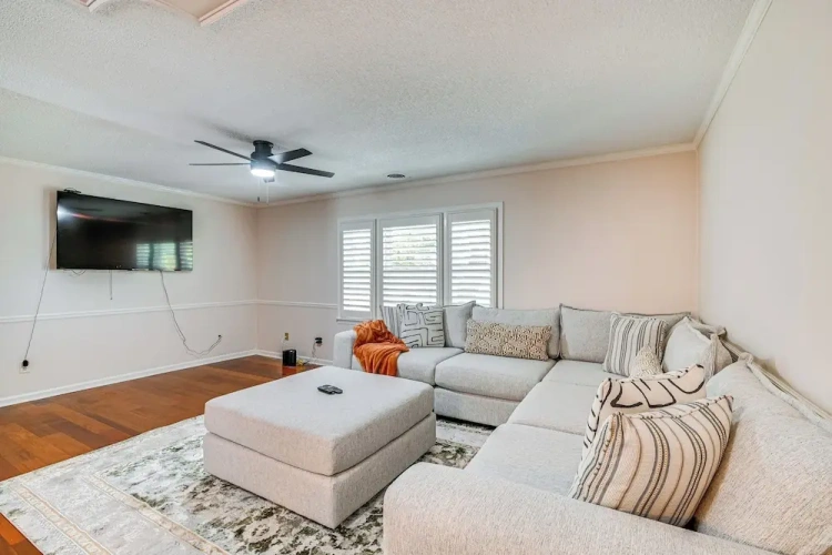 2 Bedrooms Apartment