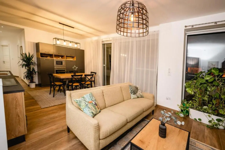 Luxurious Penthouse with Private POOL, WIFI & AC by 360 Estates