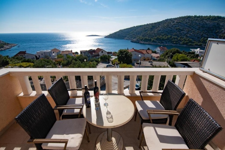 2 Bedrooms Apartment with balcony and with sea view