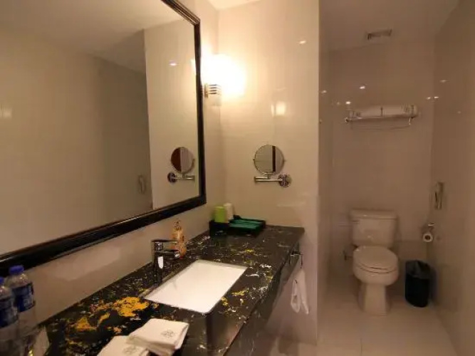 Four Seasons Guanghua Hotel