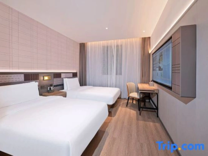 Standard Twin room with garden view